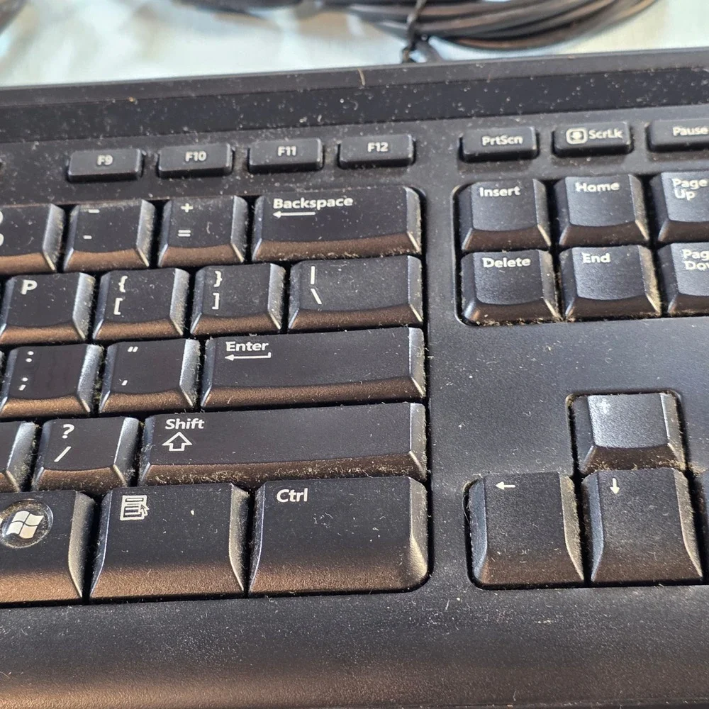 Microsoft Wired Keyboard 400 v1.0 Model 1366 and Optical Mouse Black USB Set